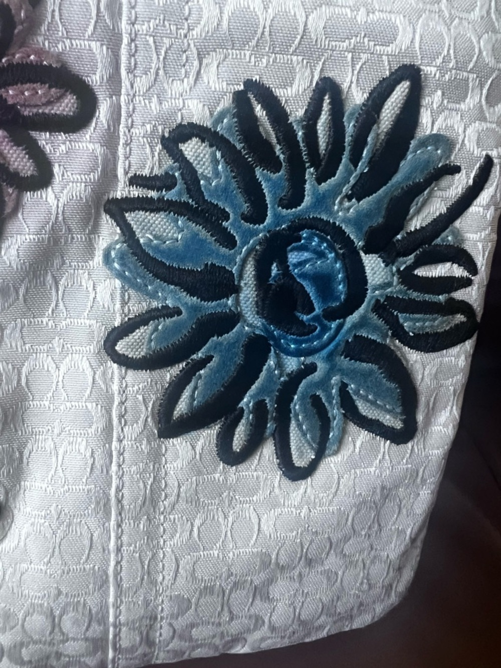 Coach mini c- RARE Floral Bee Embroidered Crossbody Bag - Picture 7 of 12